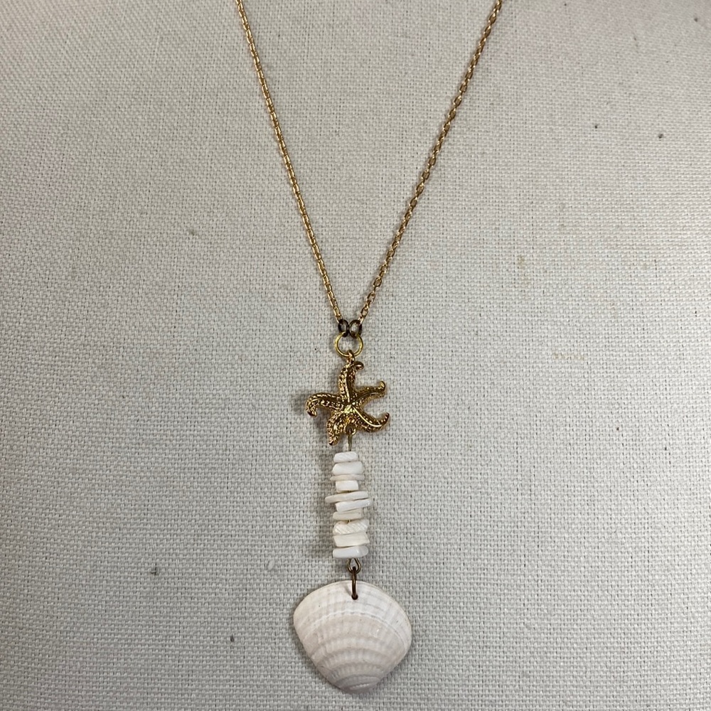 Long Goldtone starfish shell necklace 🦄